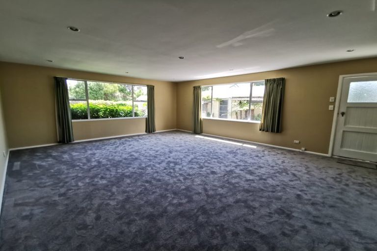 Photo of property in 17 Bateman Avenue, Bryndwr, Christchurch, 8053