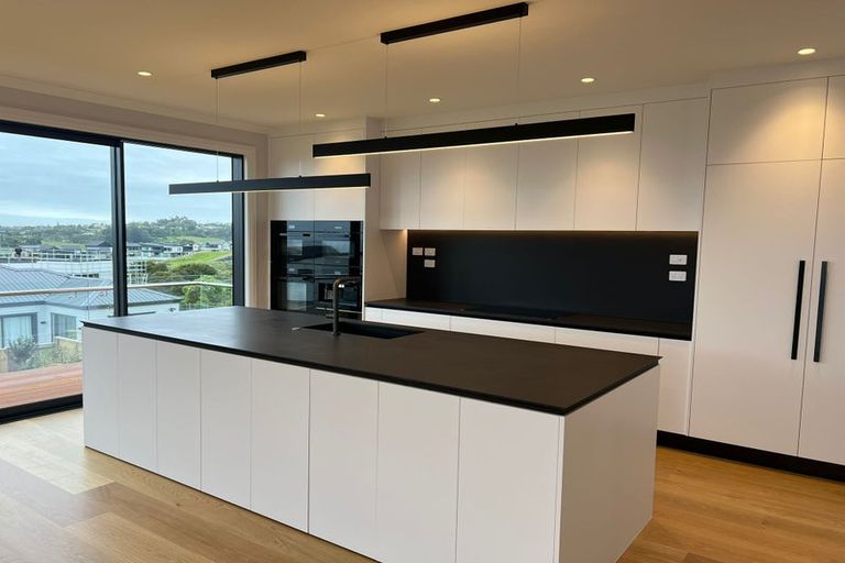Photo of property in 3 Koheru Place, Long Bay, Auckland, 0630