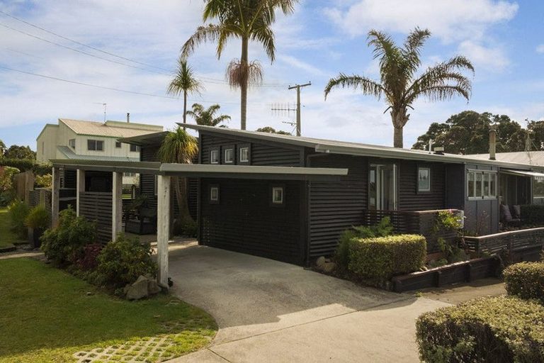 Photo of property in 32 Roretana Drive, Athenree, Waihi Beach, 3177