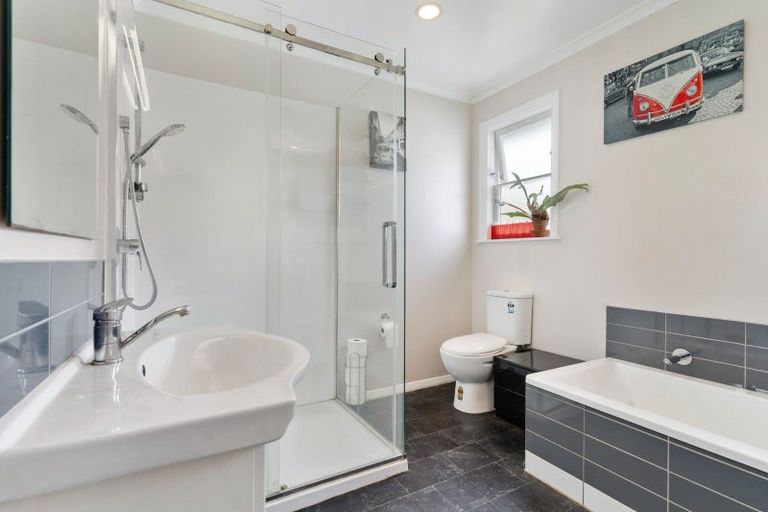 Photo of property in 12 Dixon Street, Carterton, 5713