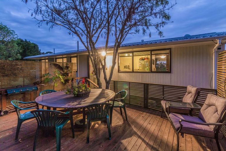 Photo of property in 2/109 Oreil Avenue, West Harbour, Auckland, 0618