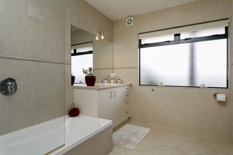 Photo of property in 1/72 Harvey Street, Waipahihi, Taupo, 3330