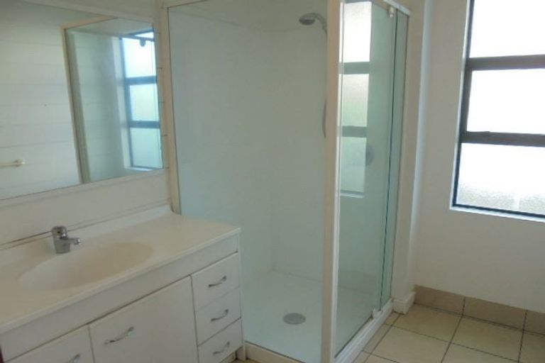 Photo of property in Te Awhina Apartments, 18/22 Sussex Street, Mount Cook, Wellington, 6021