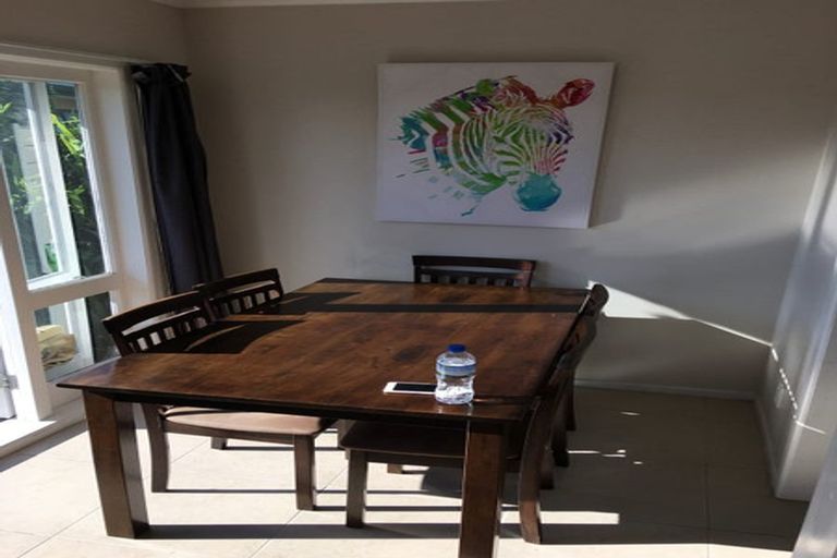 Photo of property in 4 Kirrie Avenue, Te Atatu South, Auckland, 0610