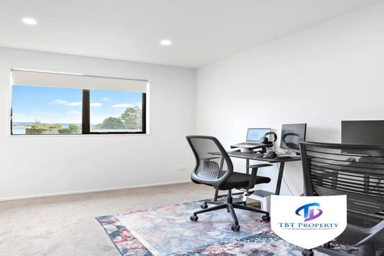 Photo of property in 8/25 Vodanovich Road, Te Atatu South, Auckland, 0610