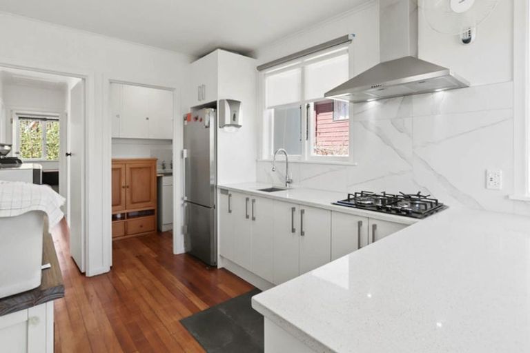 Photo of property in 39 Newington Road, Henderson, Auckland, 0612