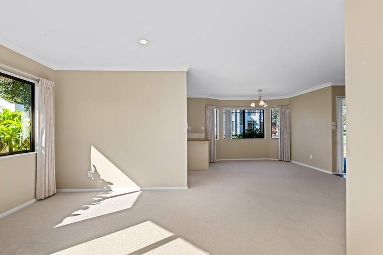 Photo of property in 43 Riverstone Road, Te Atatu Peninsula, Auckland, 0610