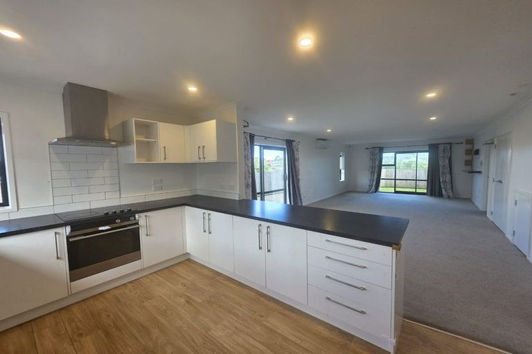 Photo of property in 7 Pukeori Street, Marfell, New Plymouth, 4310