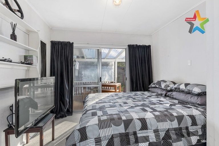 Photo of property in 5 Bird Grove, Stokes Valley, Lower Hutt, 5019