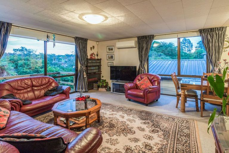 Photo of property in 2/109 Oreil Avenue, West Harbour, Auckland, 0618