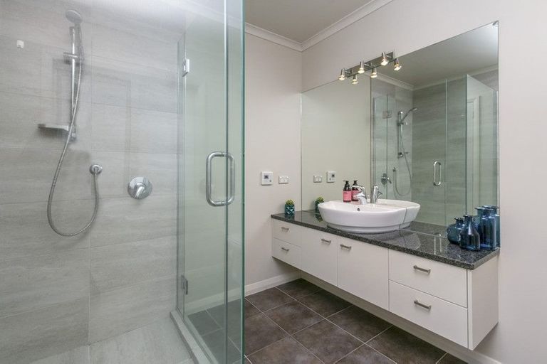 Photo of property in 1 Kingsgate Place, Dannemora, Auckland, 2016