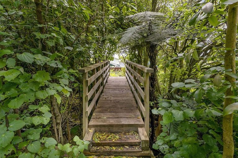 Photo of property in 63a Larsen Crescent, Tawa, Wellington, 5028