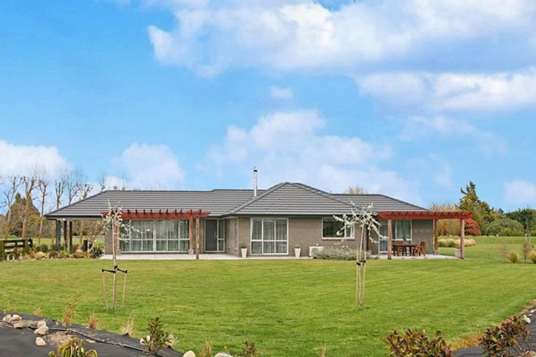 Photo of property in 17 Landsborough Drive, Darfield, 7571