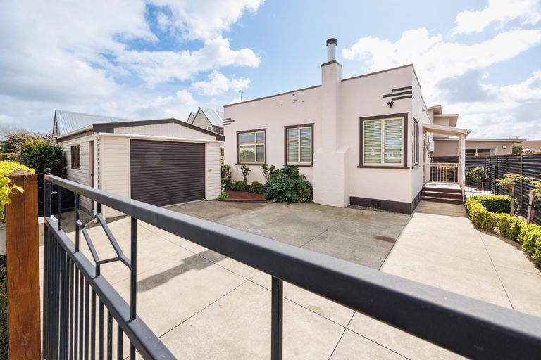 Photo of property in 31 Puriri Terrace, Roslyn, Palmerston North, 4414