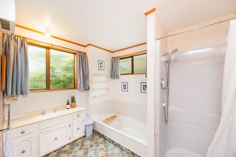 Photo of property in 105 Clifton Terrace, Fitzherbert, Palmerston North, 4410