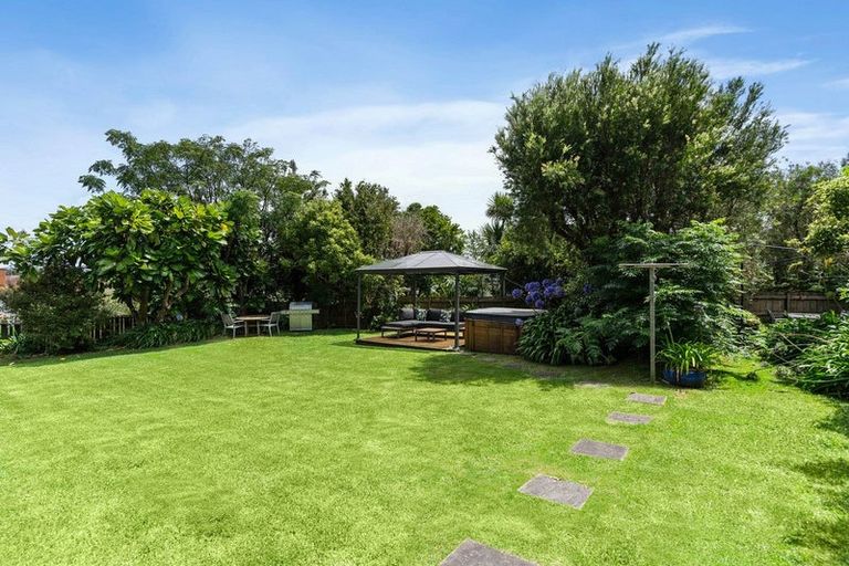 Photo of property in 5 Higham Ferrers Place, Red Beach, 0932