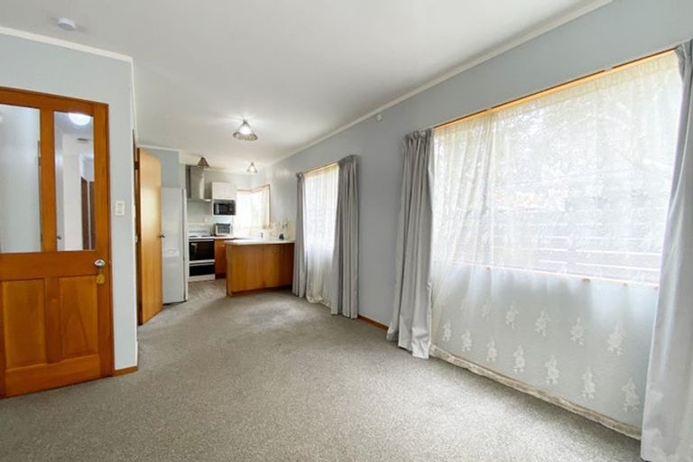 Photo of property in 4/43-53 Chivalry Road, Glenfield, Auckland, 0629