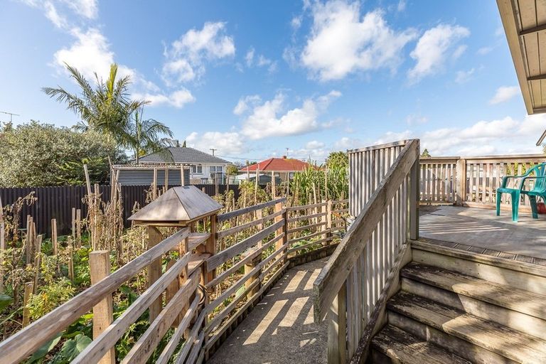 Photo of property in 2/40 Churchill Avenue, Manurewa, Auckland, 2102