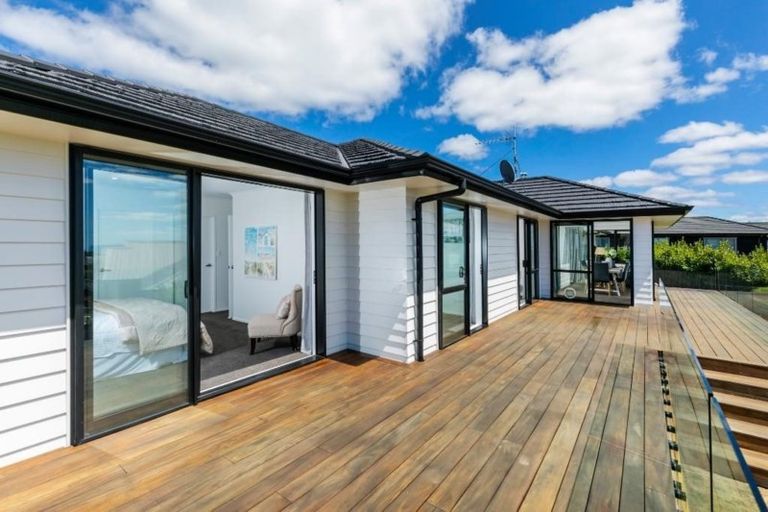 Photo of property in 2 Ruth Craig Place, Stanmore Bay, Whangaparaoa, 0932