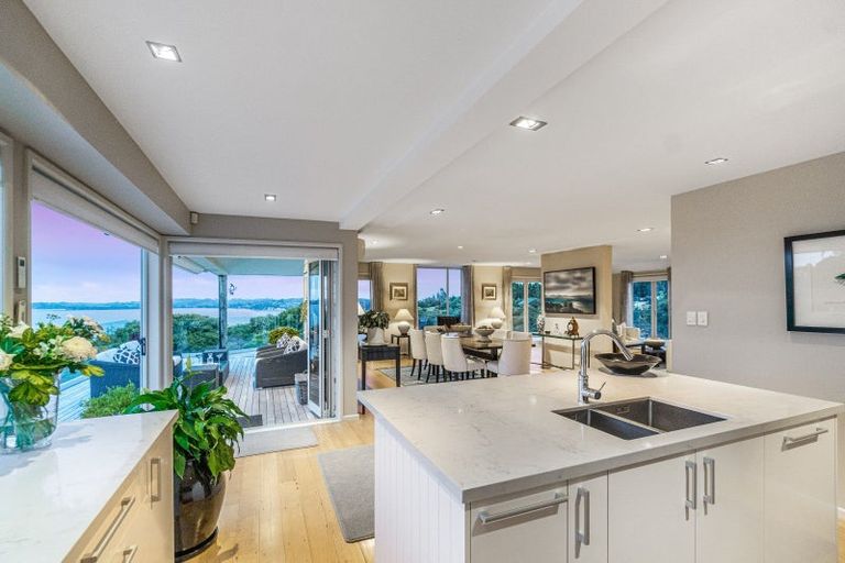 Photo of property in 2 Puriri Place, Sandspit, Warkworth, 0982