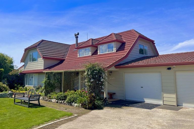 Photo of property in 964 Waianakarua Road, Herbert, 9495