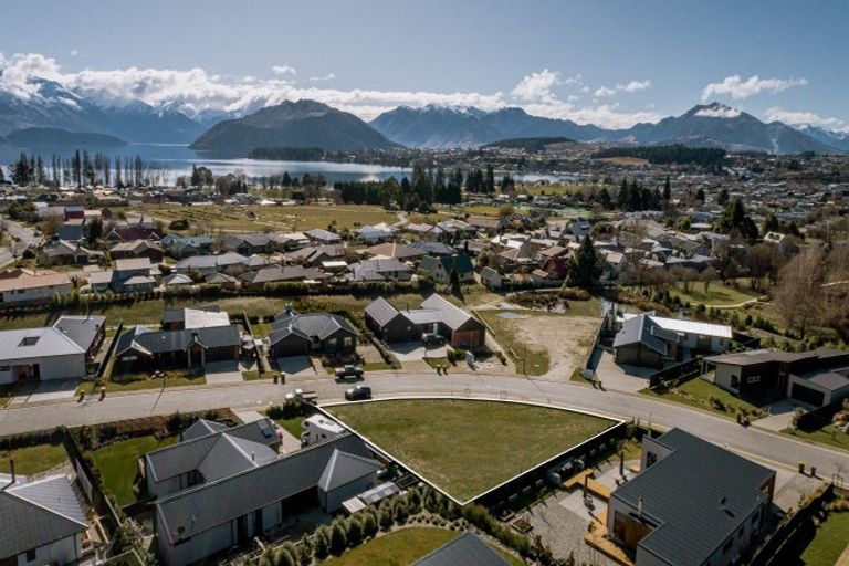Photo of property in 14 Sapphire Spring Rise, Wanaka, 9305