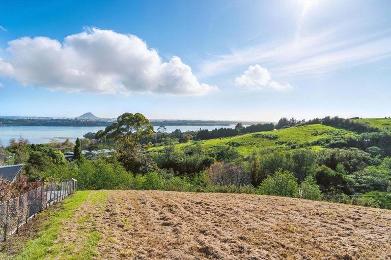 Photo of property in 2 Ranginui Loop Road, Welcome Bay, Tauranga, 3175