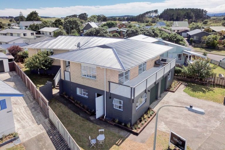 Photo of property in 6a-b Simcox Street, Otaki Beach, Otaki, 5512