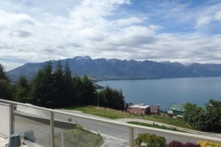 Photo of property in 52 Greenstone Place, Fernhill, Queenstown, 9300