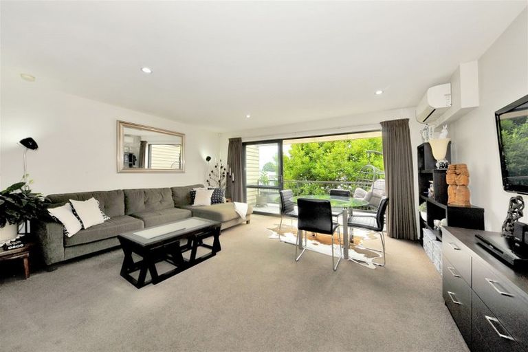 Photo of property in 2/82 Packe Street, Edgeware, Christchurch, 8013