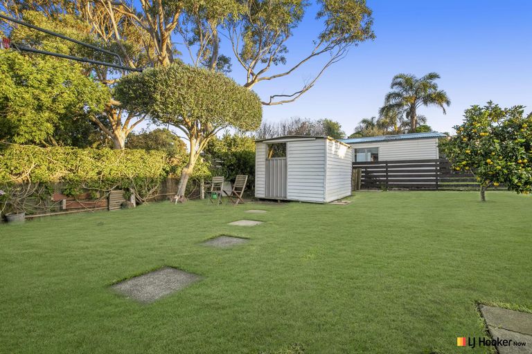 Photo of property in 18 Waterlea Avenue, Mangere Bridge, Auckland, 2022