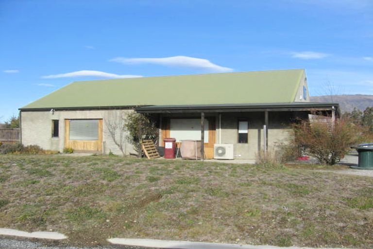 Photo of property in 2 Balneaves Lane, Albert Town, Wanaka, 9382