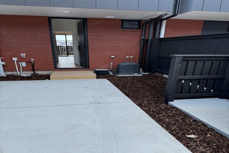 Photo of property in 43 Waipuhinui Way, Wiri, Auckland, 2104