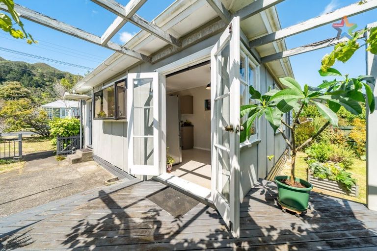Photo of property in 1 Cleland Crescent, Naenae, Lower Hutt, 5011