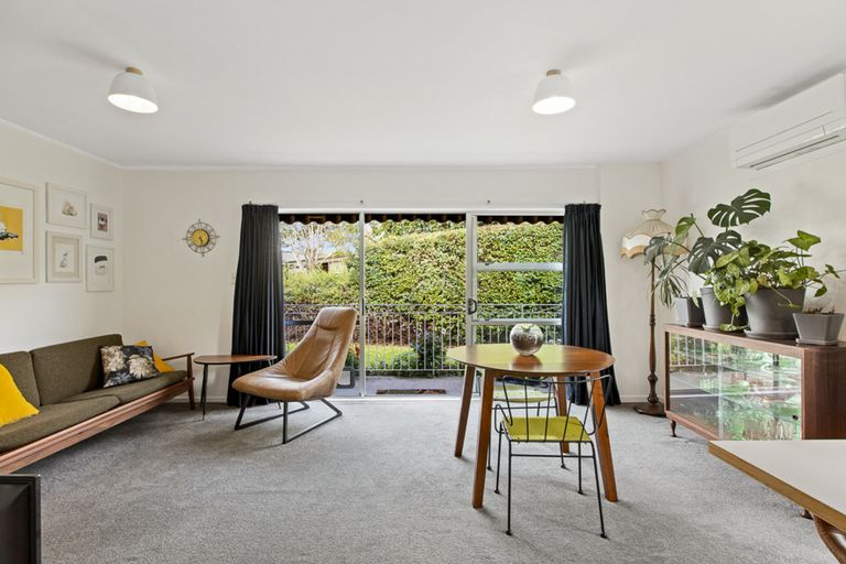 Photo of property in 1/15 Trojan Crescent, New Lynn, Auckland, 0600