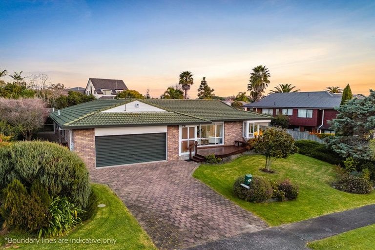 Photo of property in 13 Kuripaka Crescent, The Gardens, Auckland, 2105