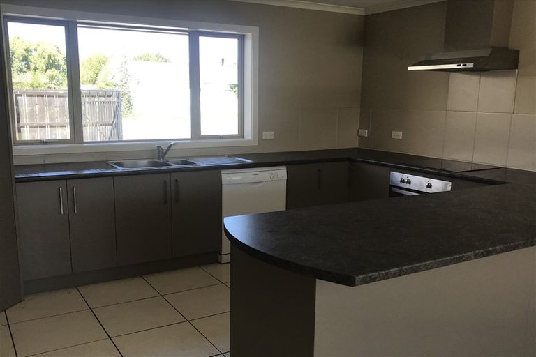 Photo of property in 43 Factory Road, Belfast, Christchurch, 8051