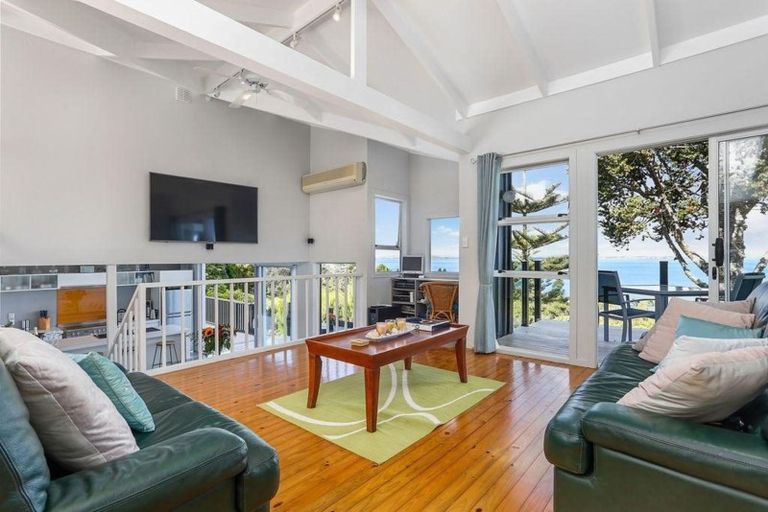 Photo of property in 27 Takahe Road, Titirangi, Auckland, 0604