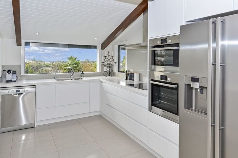 Photo of property in 73 Braemar Road, Castor Bay, Auckland, 0620