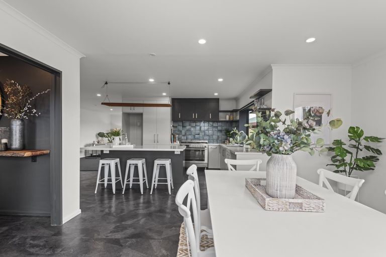 Photo of property in 7 Strachan Way, Highbury, Palmerston North, 4412