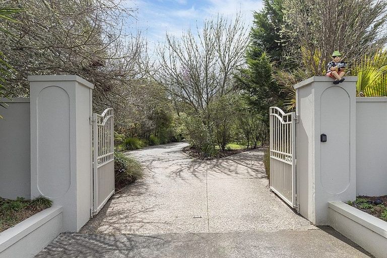 Photo of property in 63 Riverland Road, Kumeu, 0892