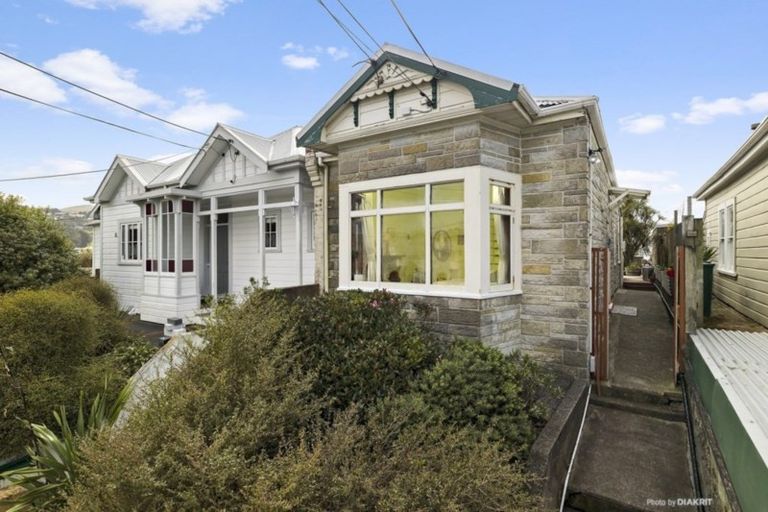 Photo of property in 5 Glendavar Street, Berhampore, Wellington, 6023