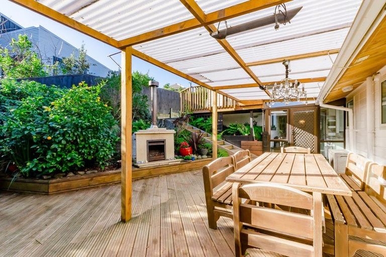 Photo of property in 15 Tiromoana Road, Raumati South, Paraparaumu, 5032