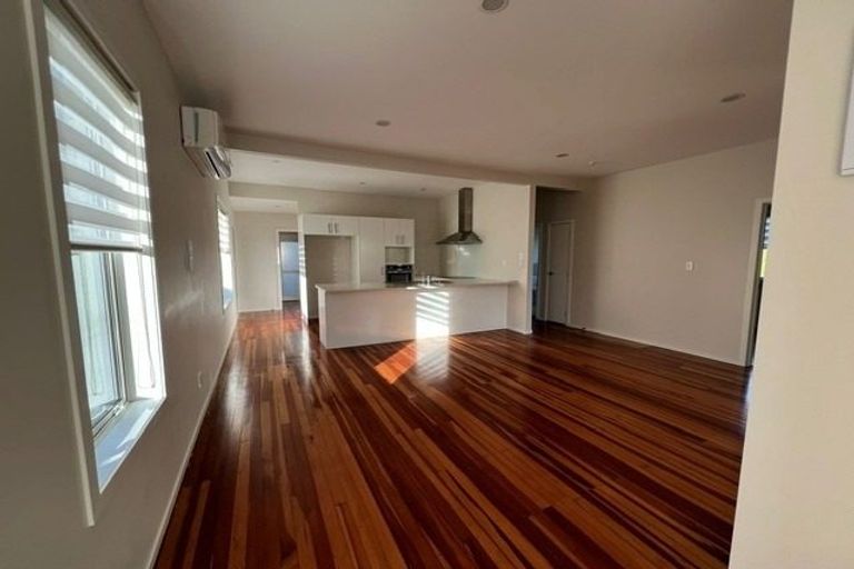 Photo of property in 41 Clayburn Road, Glen Eden, Auckland, 0602