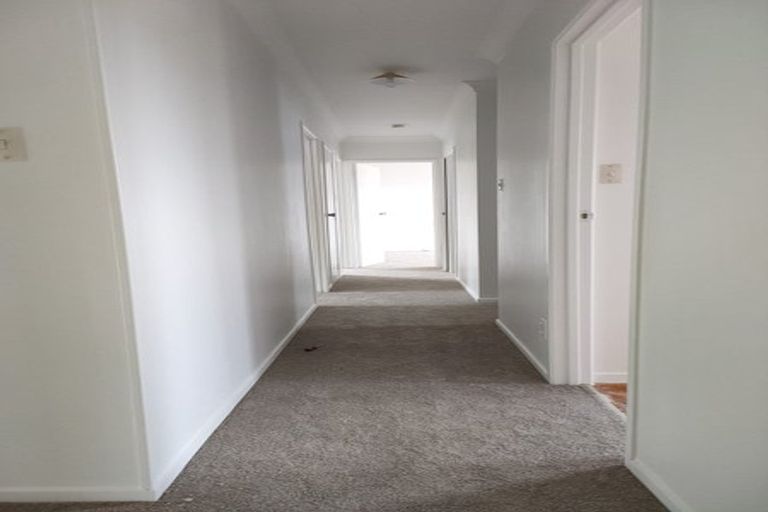 Photo of property in 80 Beechdale Crescent, Pakuranga Heights, Auckland, 2010