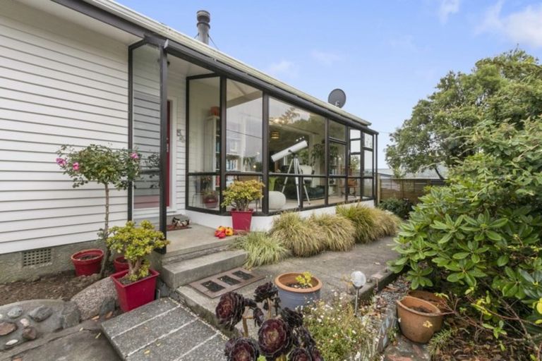 Photo of property in 54 Poto Road, Normandale, Lower Hutt, 5010