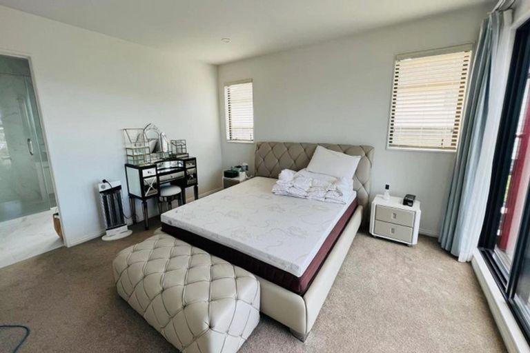 Photo of property in 12 Shelby Place, Long Bay, Auckland, 0630