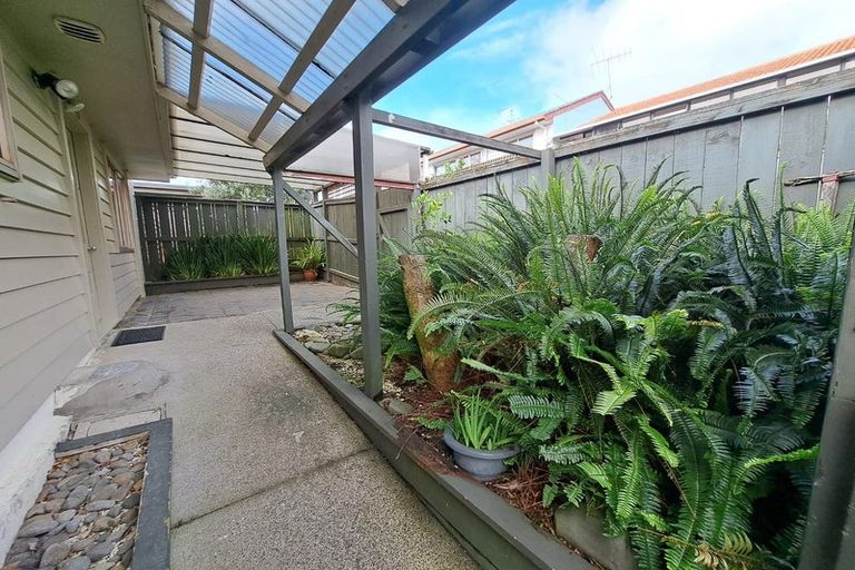 Photo of property in 85c Stottholm Road, Titirangi, Auckland, 0604