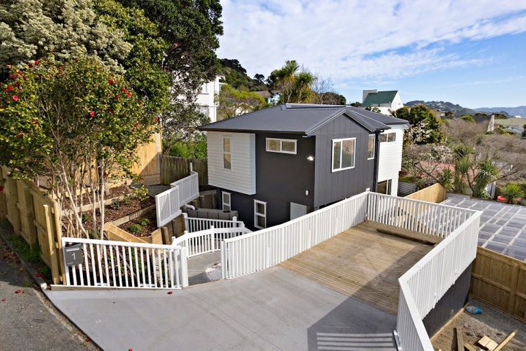 Photo of property in 1 Pinnacle Street, Seatoun, Wellington, 6022