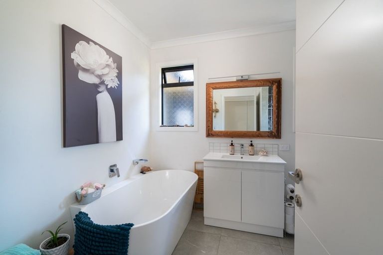 Photo of property in 38 Katelyn Place, Kinloch, Taupo, 3385